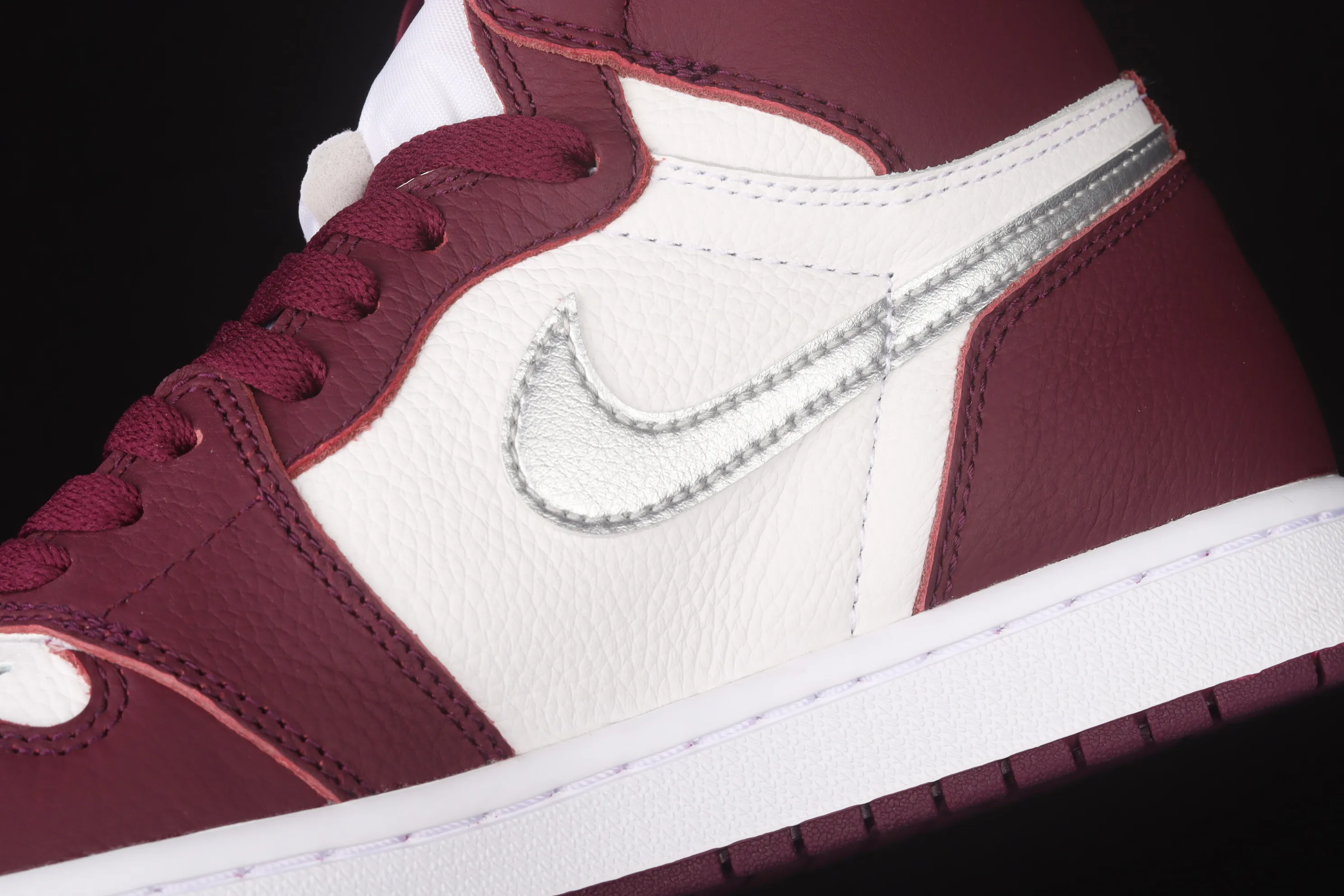 All categories Air Jordan Jordan series basketball shoes Air Jordan 1 High pure original version Air Jordan 1 Retro High OG "Bordeaux" AJ1 Joe 1 Bordeaux burgundy high-top basketball shoes 555088-611